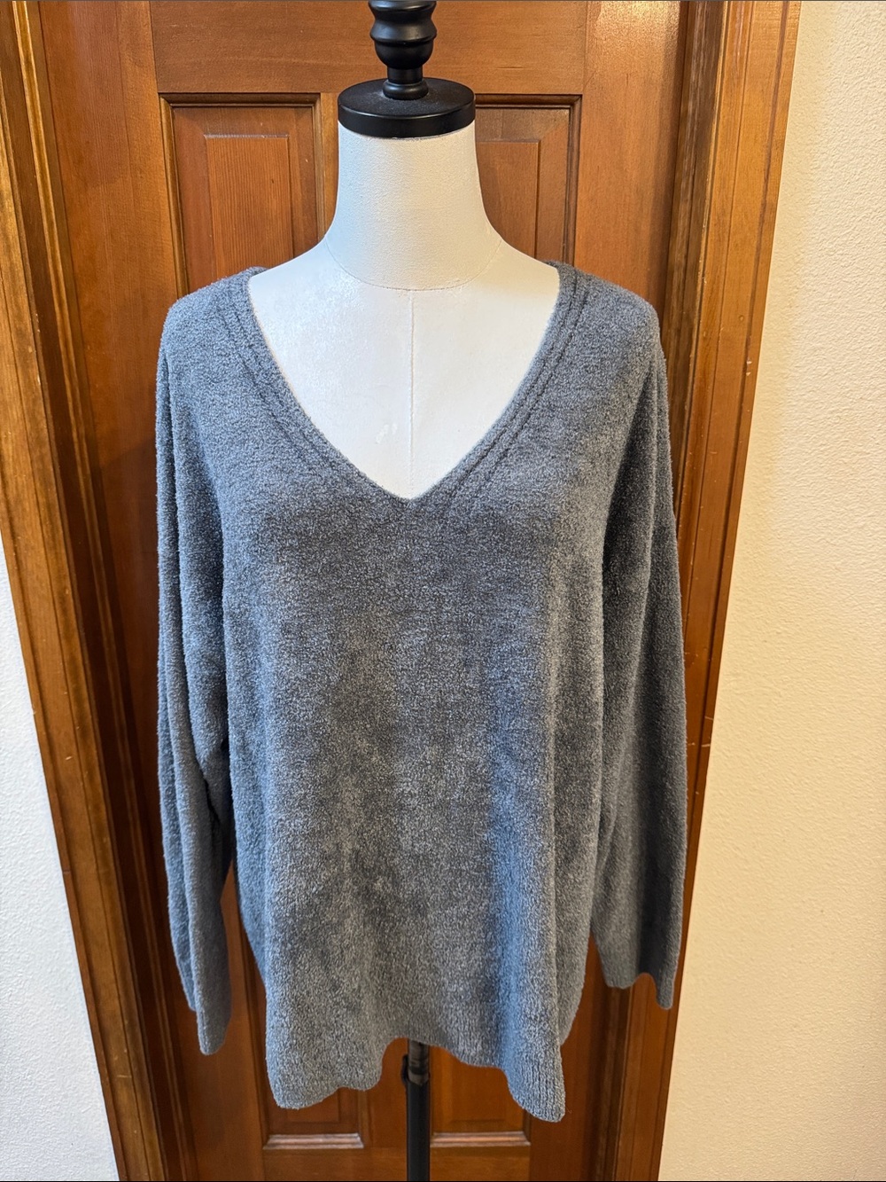 Barefoot Dreams Plush V-Neck Sweater in Grey Size 1X